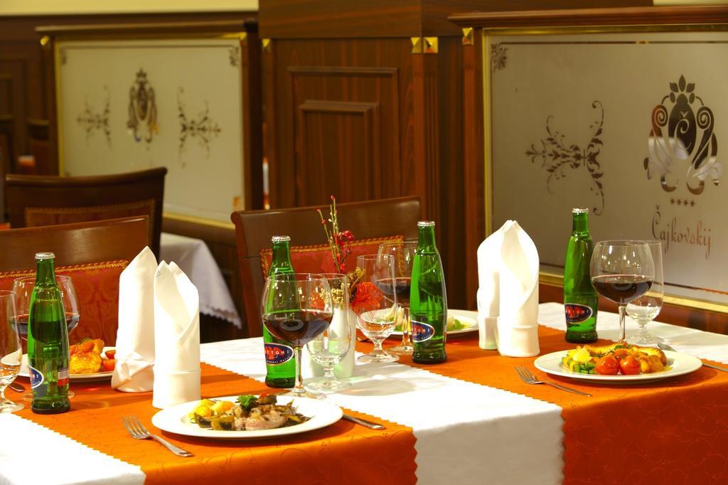 Spa Hotel Cajkovskij Karlovy Vary Bagian luar foto
